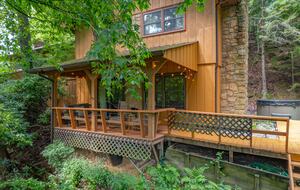 Cozy Maggie Valley Townhome With Hot Tub - Maggie Valley, North Carolina