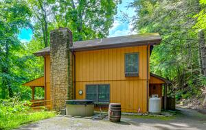 Cozy Maggie Valley Townhome With Hot Tub - Maggie Valley, North Carolina