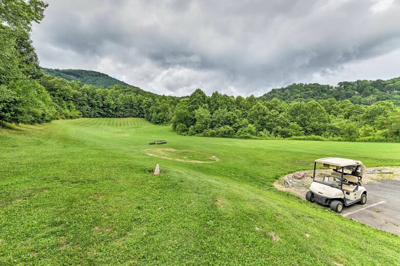 Cozy Maggie Valley Townhome With Hot Tub - Maggie Valley, North Carolina