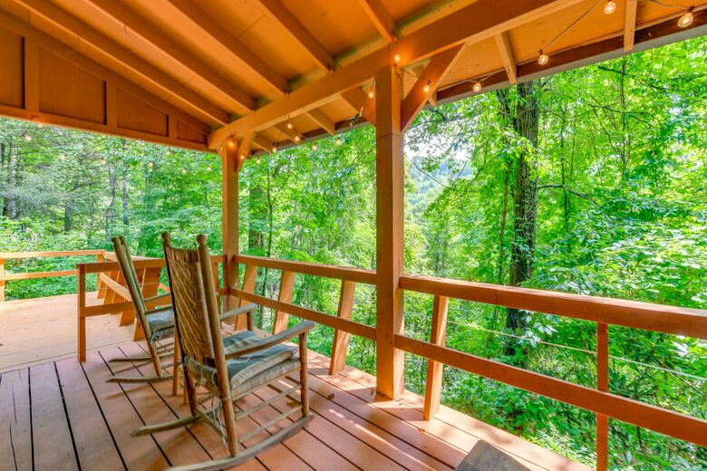 Cozy Maggie Valley Townhome With Hot Tub - Maggie Valley, North Carolina