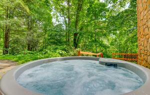 Cozy Maggie Valley Townhome With Hot Tub - Maggie Valley, North Carolina