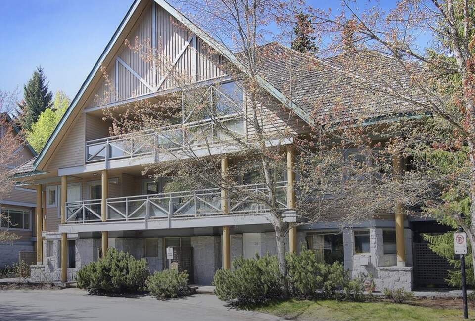 Alpine Comfort at Valhalla | Spacious Home with Easy Mountain Access - Whistler, Canada