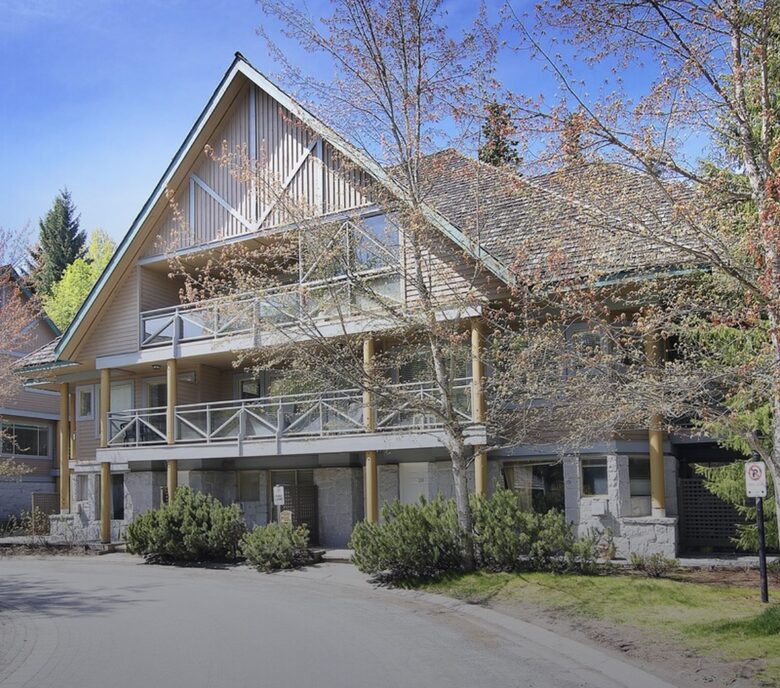 Alpine Comfort at Valhalla | Spacious Home with Easy Mountain Access - Whistler, Canada