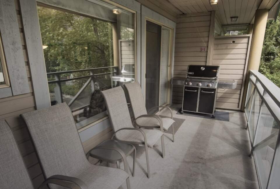 Alpine Comfort at Valhalla | Spacious Home with Easy Mountain Access - Whistler, Canada