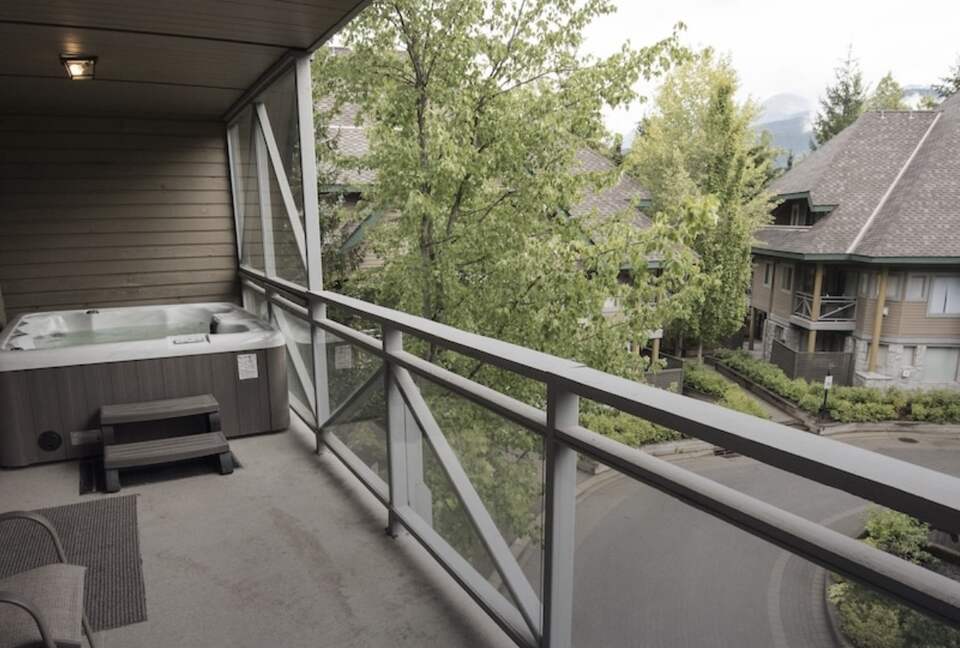Alpine Comfort at Valhalla | Spacious Home with Easy Mountain Access - Whistler, Canada