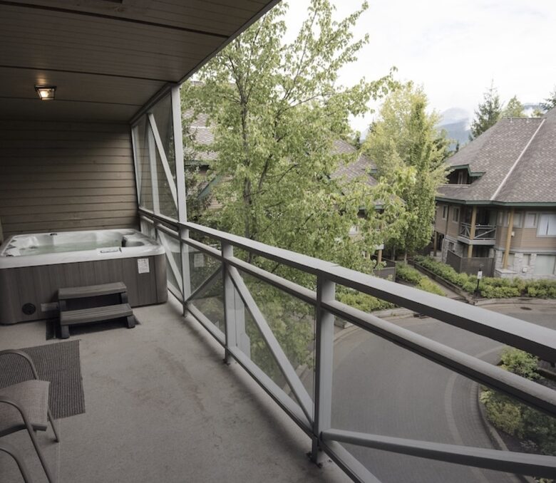 Alpine Comfort at Valhalla | Spacious Home with Easy Mountain Access - Whistler, Canada