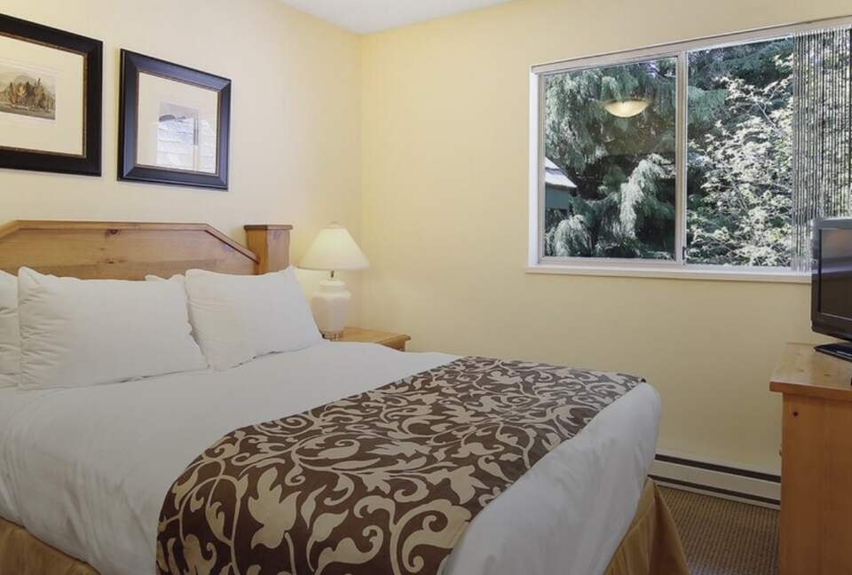 Alpine Comfort at Valhalla | Spacious Home with Easy Mountain Access - Whistler, Canada