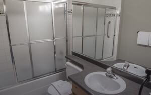 Alpine Comfort at Valhalla | Spacious Home with Easy Mountain Access - Whistler, Canada