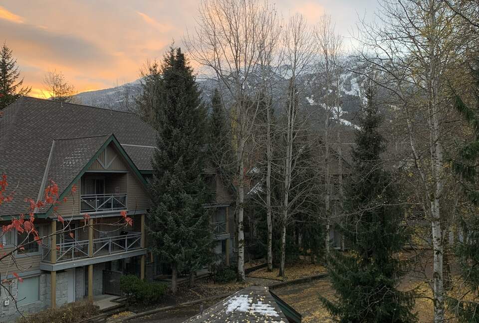 Alpine Comfort at Valhalla | Spacious Home with Easy Mountain Access - Whistler, Canada