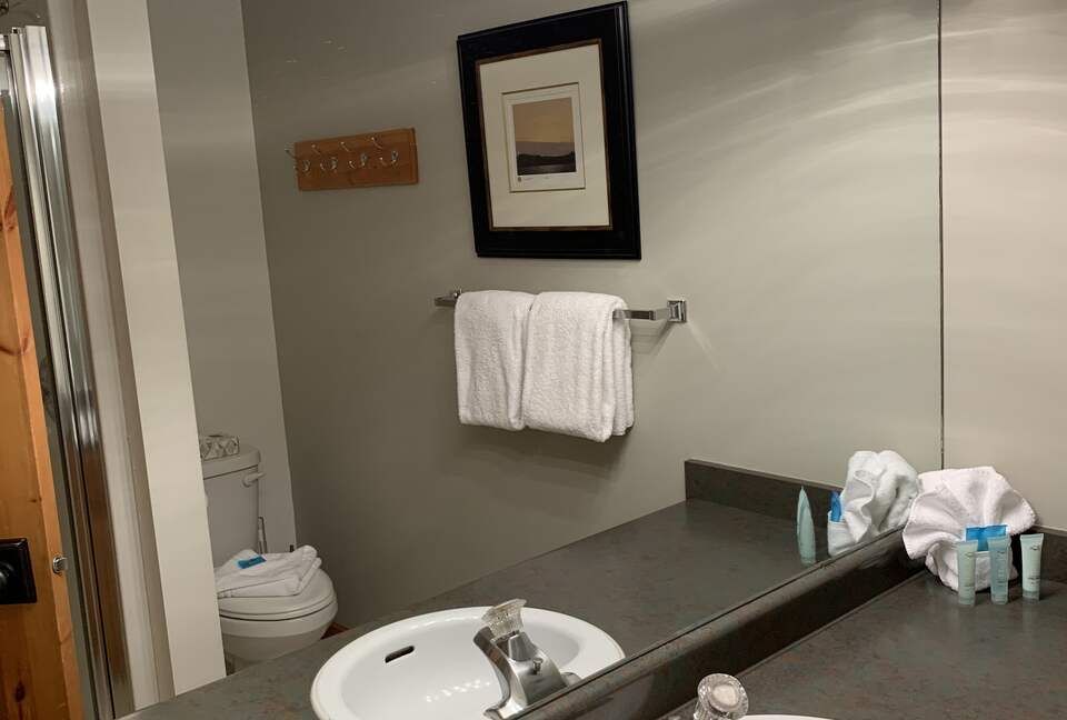 Alpine Comfort at Valhalla | Spacious Home with Easy Mountain Access - Whistler, Canada