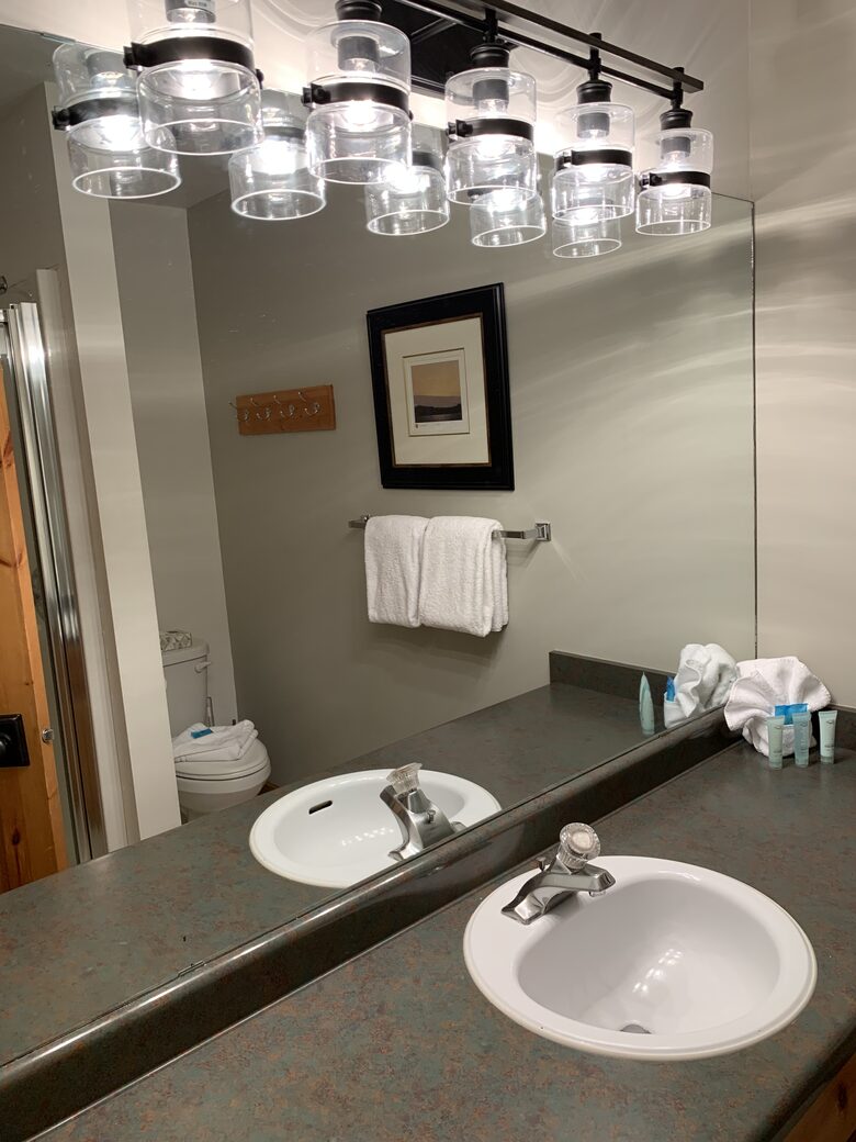 Alpine Comfort at Valhalla | Spacious Home with Easy Mountain Access - Whistler, Canada