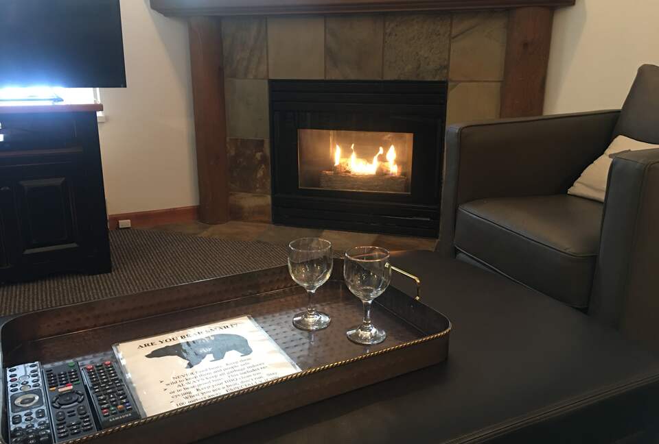 Alpine Comfort at Valhalla | Spacious Home with Easy Mountain Access - Whistler, Canada