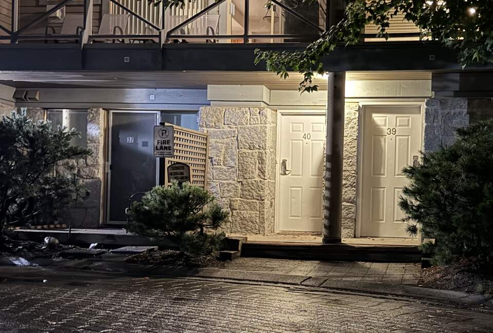 Alpine Comfort at Valhalla | Spacious Home with Easy Mountain Access - Whistler, Canada