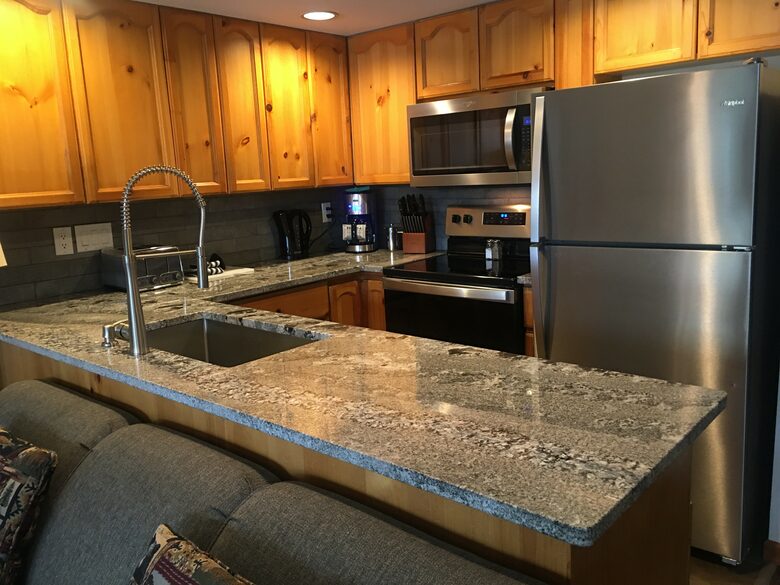 Alpine Comfort at Valhalla | Spacious Home with Easy Mountain Access - Whistler, Canada