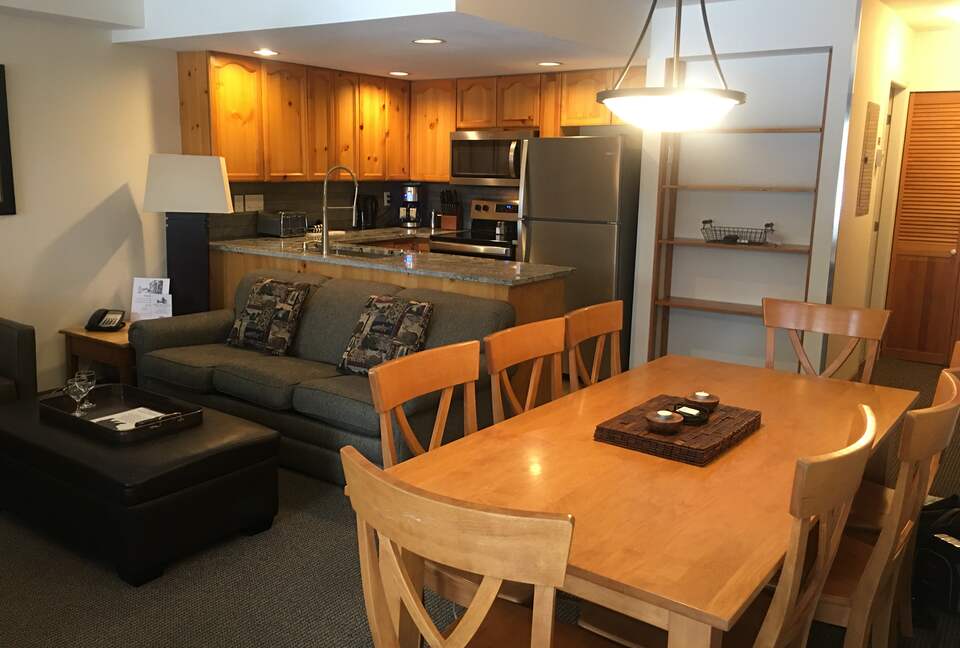 Alpine Comfort at Valhalla | Spacious Home with Easy Mountain Access - Whistler, Canada