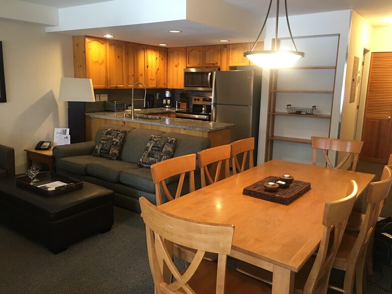 Alpine Comfort at Valhalla | Spacious Home with Easy Mountain Access - Whistler, Canada