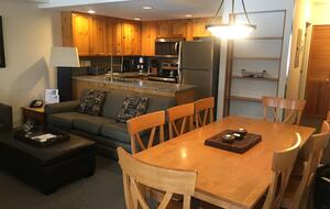 Alpine Comfort at Valhalla | Spacious Home with Easy Mountain Access - Whistler, Canada