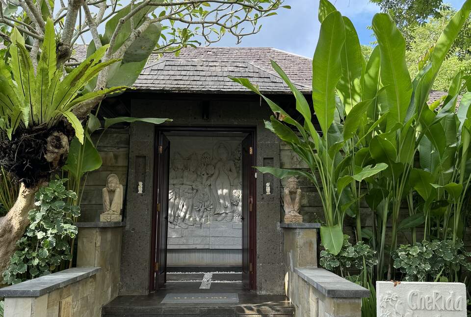 Elegant Jimbaran Retreat with Resort Amenities & Lush Privacy - Jimbaran Bay, Indonesia