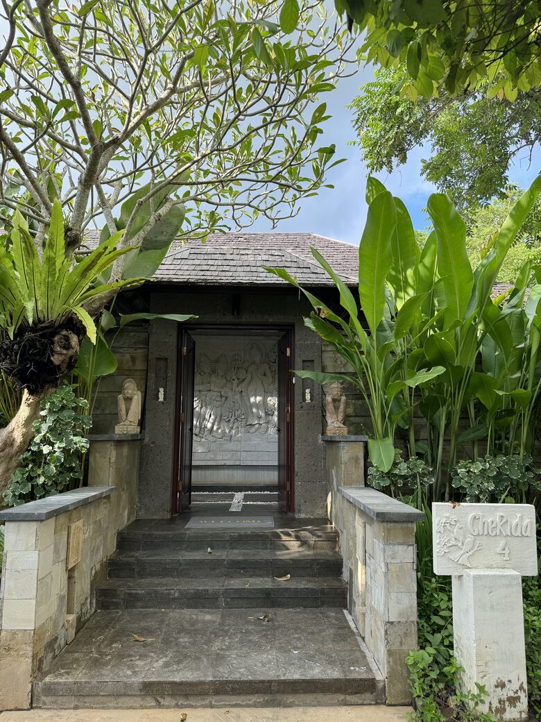 Elegant Jimbaran Retreat with Resort Amenities & Lush Privacy - Jimbaran Bay, Indonesia