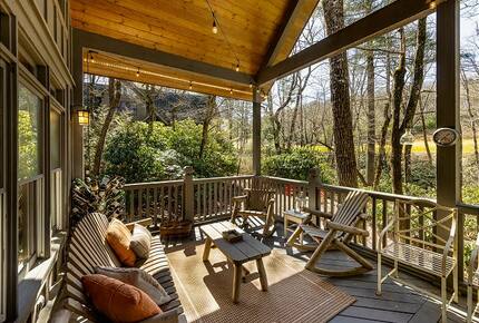 Cozy Lake Toxaway Escape - Lake Toxaway, North Carolina