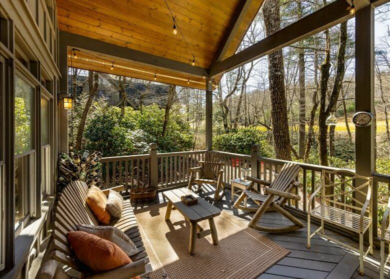 Cozy Lake Toxaway Escape - Lake Toxaway, North Carolina