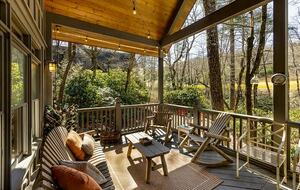Cozy Lake Toxaway Escape - Lake Toxaway, North Carolina
