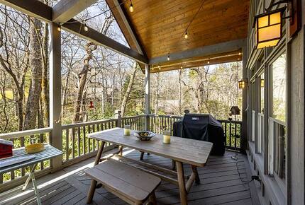 Cozy Lake Toxaway Escape - Lake Toxaway, North Carolina