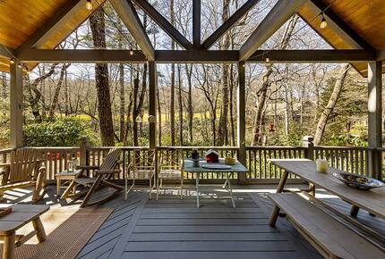 Cozy Lake Toxaway Escape - Lake Toxaway, North Carolina