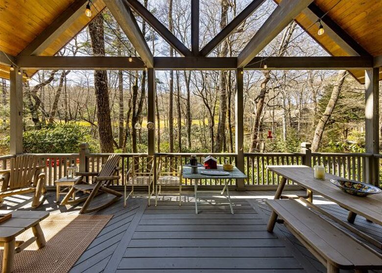 Cozy Lake Toxaway Escape - Lake Toxaway, North Carolina