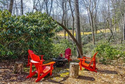 Cozy Lake Toxaway Escape - Lake Toxaway, North Carolina