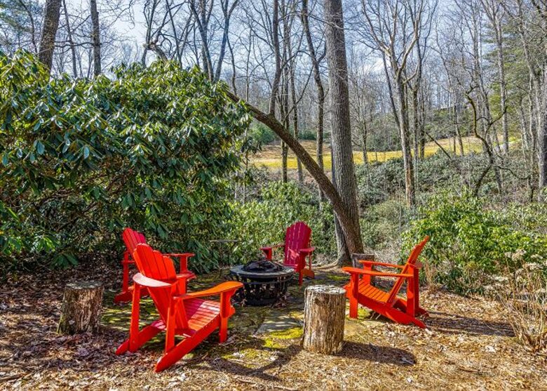 Cozy Lake Toxaway Escape - Lake Toxaway, North Carolina
