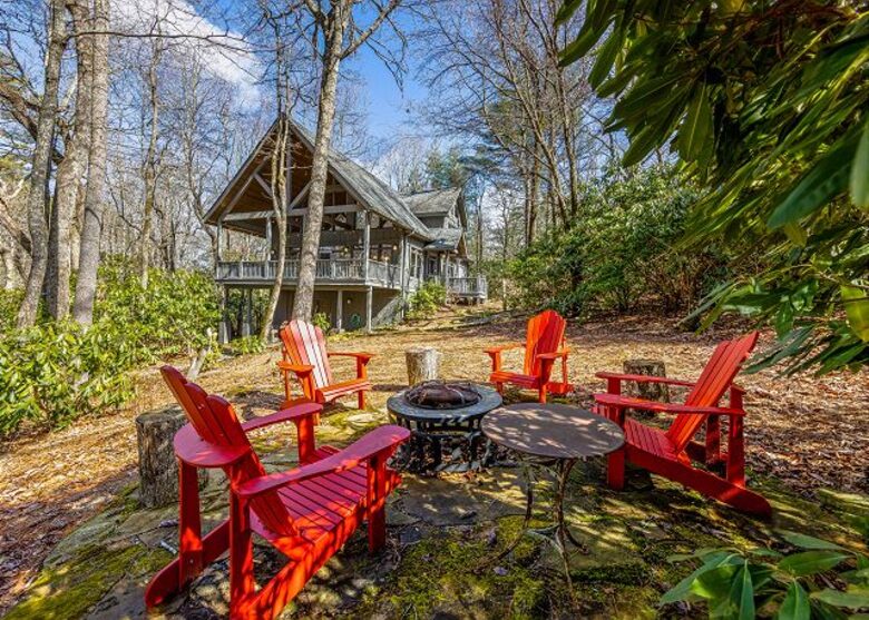 Cozy Lake Toxaway Escape - Lake Toxaway, North Carolina