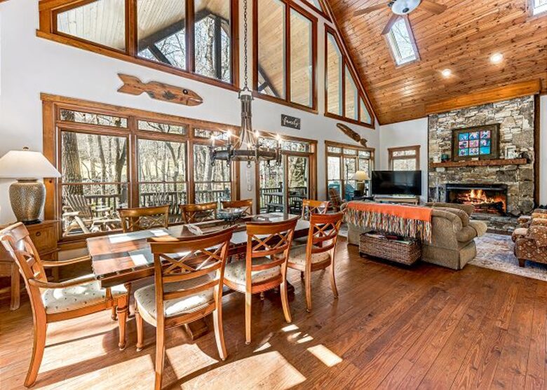 Cozy Lake Toxaway Escape - Lake Toxaway, North Carolina