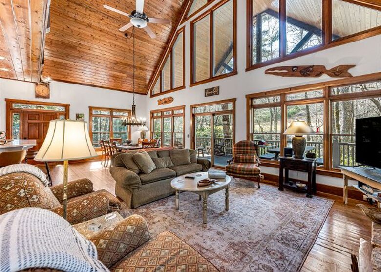 Cozy Lake Toxaway Escape - Lake Toxaway, North Carolina