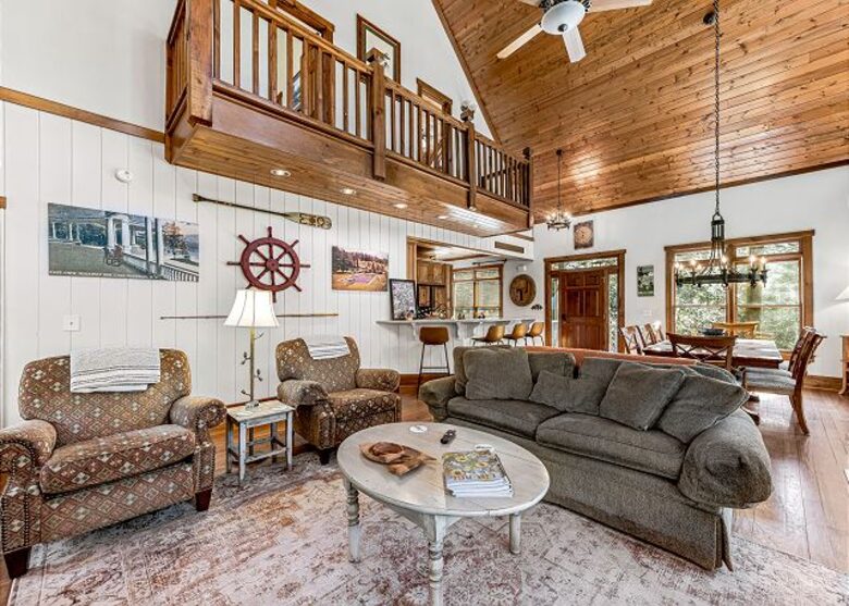 Cozy Lake Toxaway Escape - Lake Toxaway, North Carolina