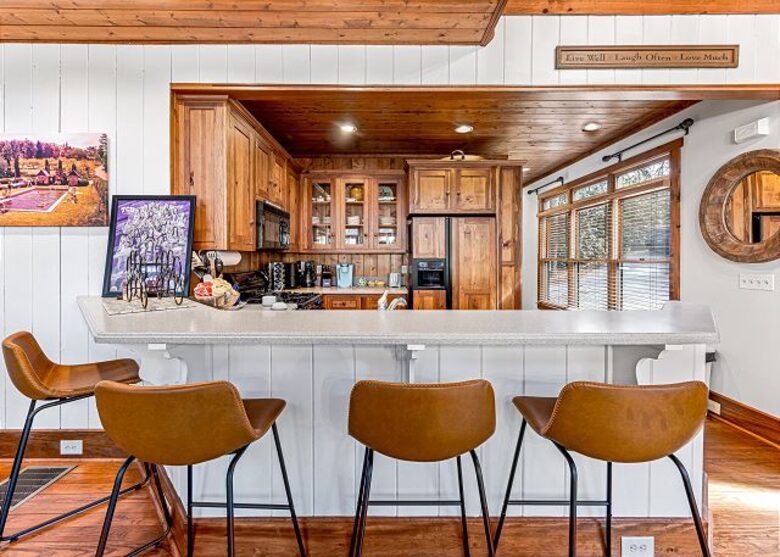 Cozy Lake Toxaway Escape - Lake Toxaway, North Carolina