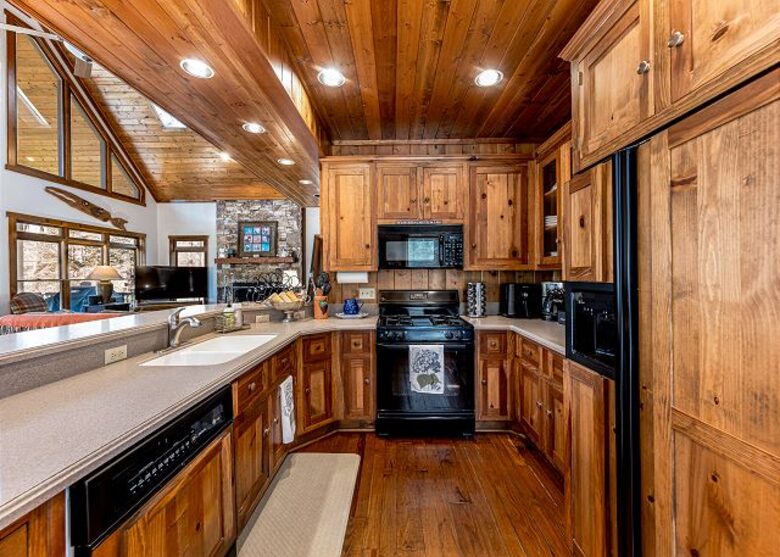 Cozy Lake Toxaway Escape - Lake Toxaway, North Carolina