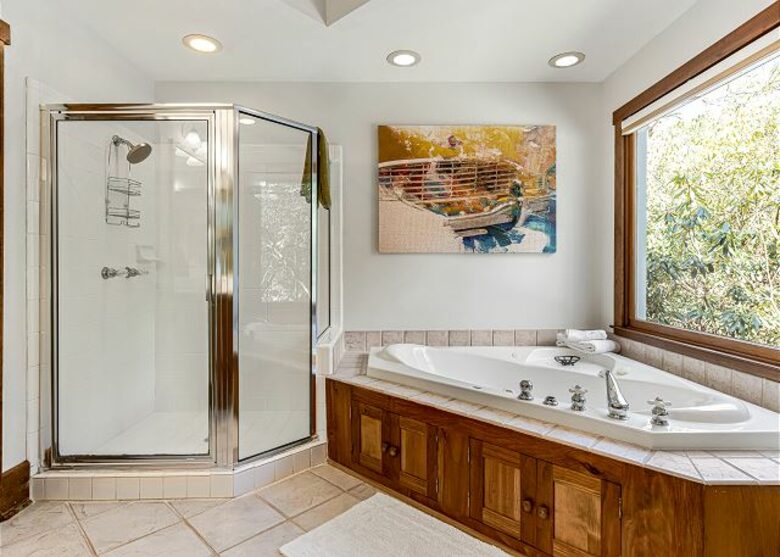 Cozy Lake Toxaway Escape - Lake Toxaway, North Carolina