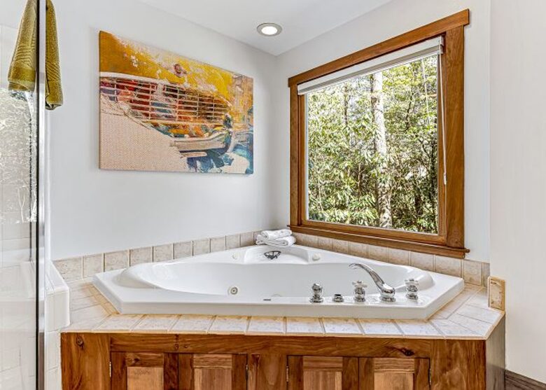 Cozy Lake Toxaway Escape - Lake Toxaway, North Carolina