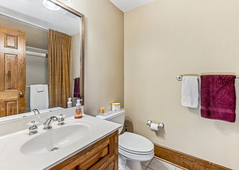 Cozy Lake Toxaway Escape - Lake Toxaway, North Carolina