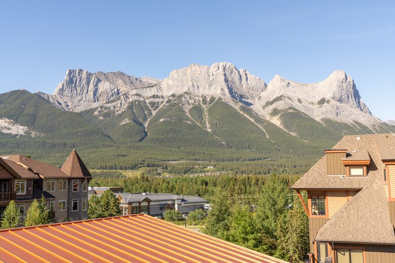 Rocky Mountain View Haven in Canmore - Canmore, Canada