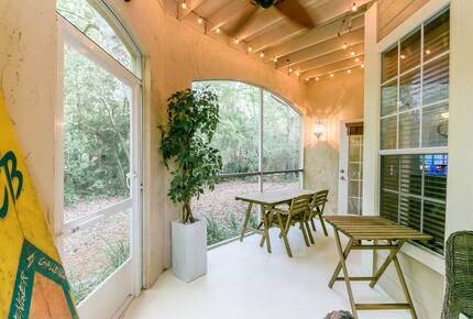 Bright Coastal Escape Steps from Sawgrass & Beaches - Ponte Vedra Beach, Florida