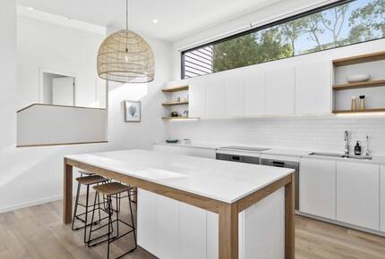 Contemporary Coastal Living in the Heart of Lorne - Lorne, Australia