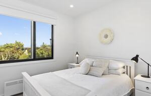 Contemporary Coastal Living in the Heart of Lorne - Lorne, Australia