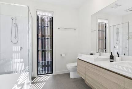 Contemporary Coastal Living in the Heart of Lorne - Lorne, Australia