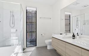 Contemporary Coastal Living in the Heart of Lorne - Lorne, Australia