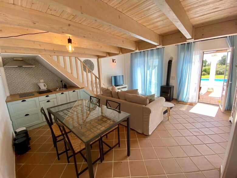 Elegant Farm-Style Escape - Povoa Da Isenta, Portugal