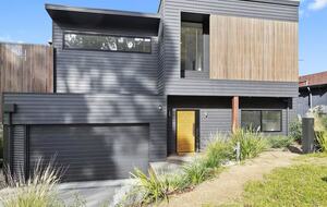 Contemporary Coastal Living in the Heart of Lorne - Lorne, Australia