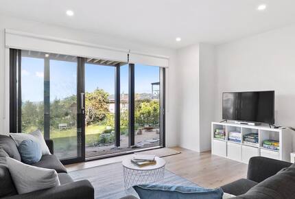 Contemporary Coastal Living in the Heart of Lorne - Lorne, Australia