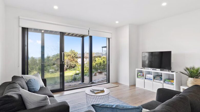 Contemporary Coastal Living in the Heart of Lorne - Lorne, Australia